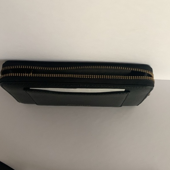 Marc Jacobs Zipped Continental Wallet in black leather - Picture 3 of 10